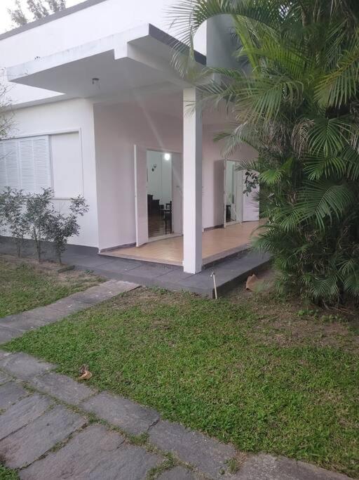 Casa Em Frente A Lagoa De - No Centro - 3 Quartos E 3 Banheiros Araruama