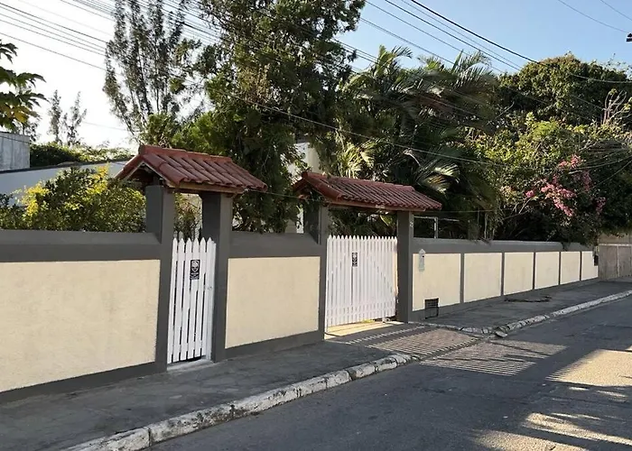 Casa Em Frente A Lagoa De Araruama - No Centro - 3 Quartos E 3 Banheiros