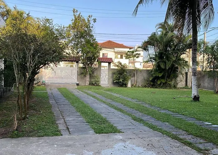 Casa Em Frente A Lagoa De Araruama - No Centro - 3 Quartos E 3 Banheiros