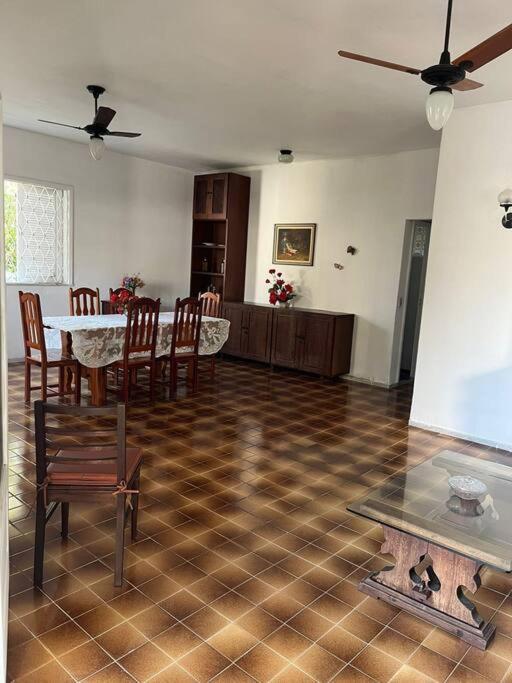 Casa Em Frente A Lagoa De - No Centro - 3 Quartos E 3 Banheiros *