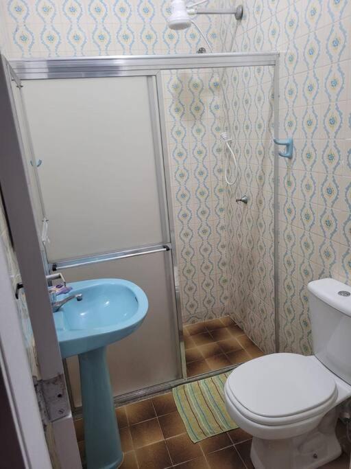 Casa Em Frente A Lagoa De - No Centro - 3 Quartos E 3 Banheiros
