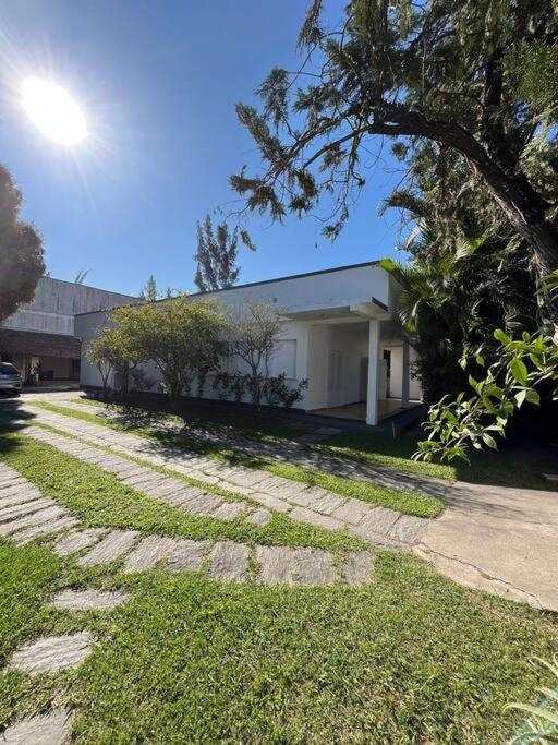 Casa Em Frente A Lagoa De - No Centro - 3 Quartos E 3 Banheiros *