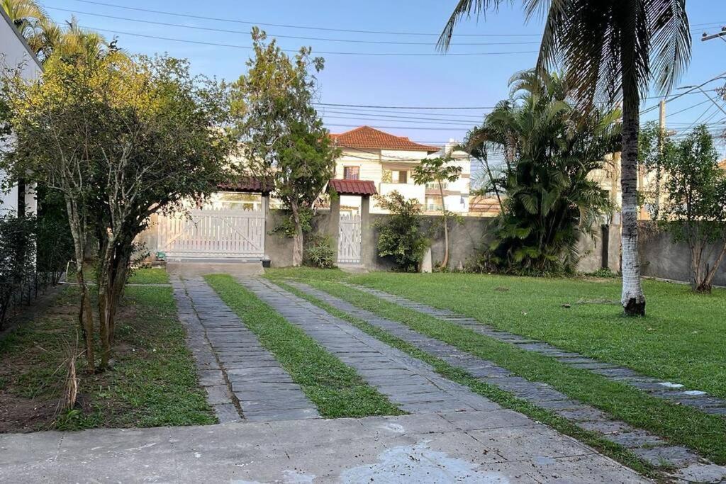 Casa Em Frente A Lagoa De - No Centro - 3 Quartos E 3 Banheiros Holiday home Araruama